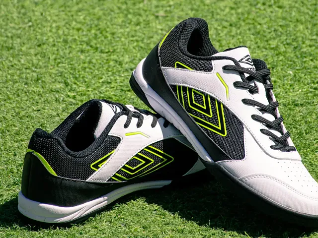 Zapatos de fútbol: cómo elegir según la cancha donde juegas
